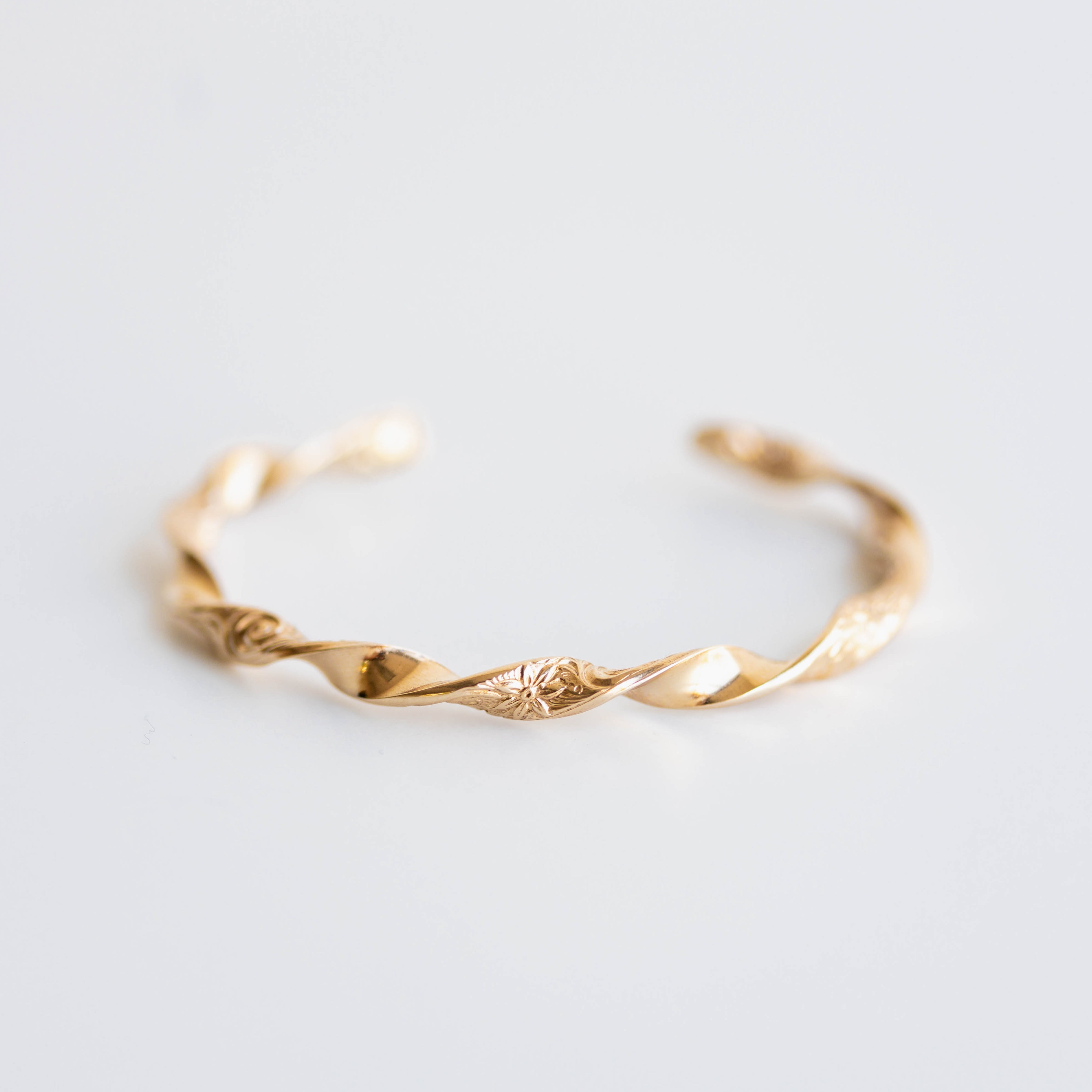 Ribbon of Daisies Cuff